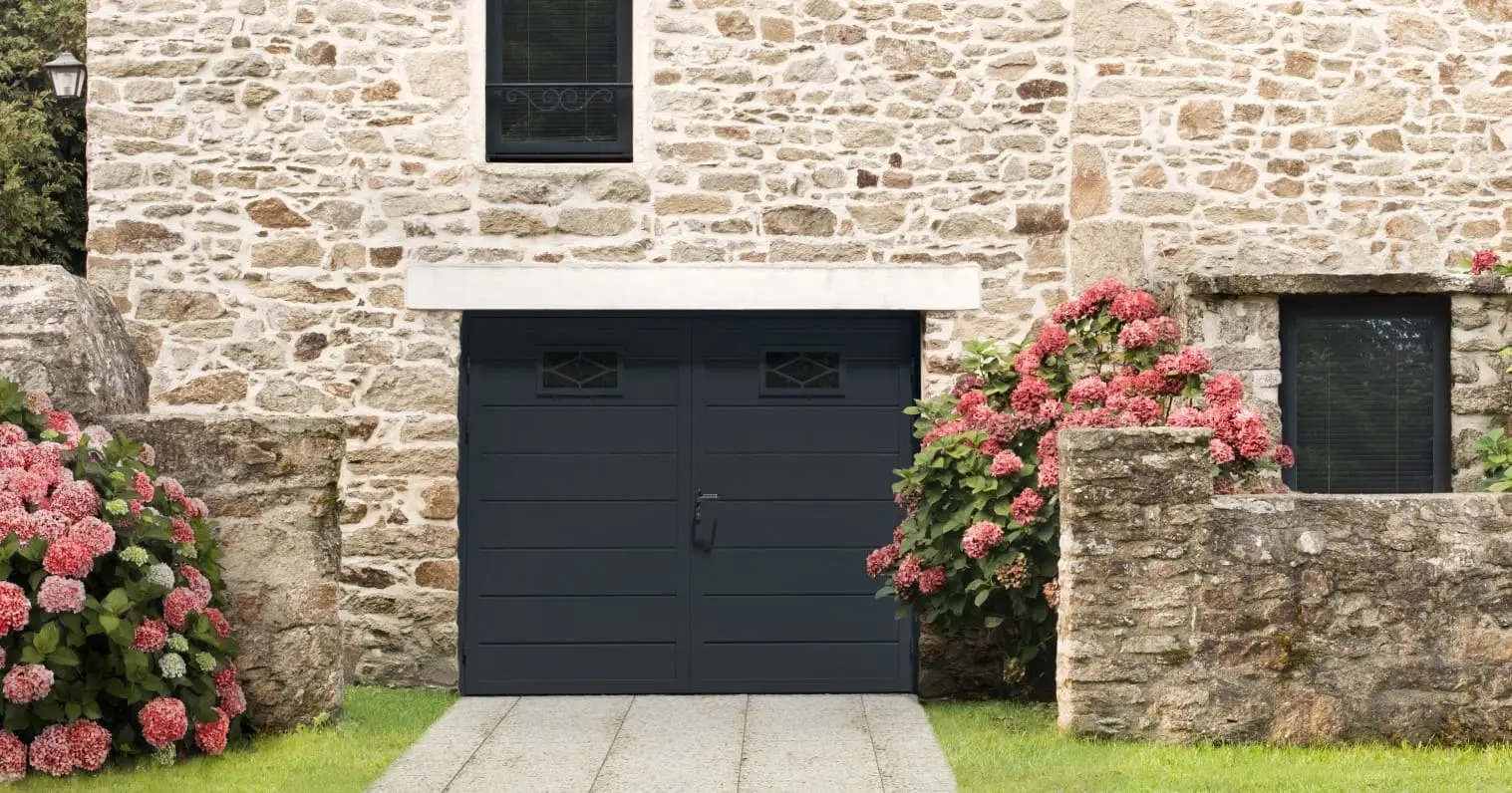 Porte de garage latérale sur-mesure