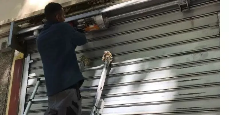 ajout de moteur de rideau de fer à Paris 7