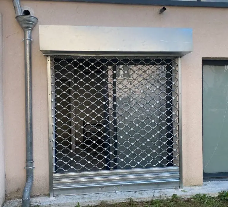 Installation grille mÃ©tallique Fosses