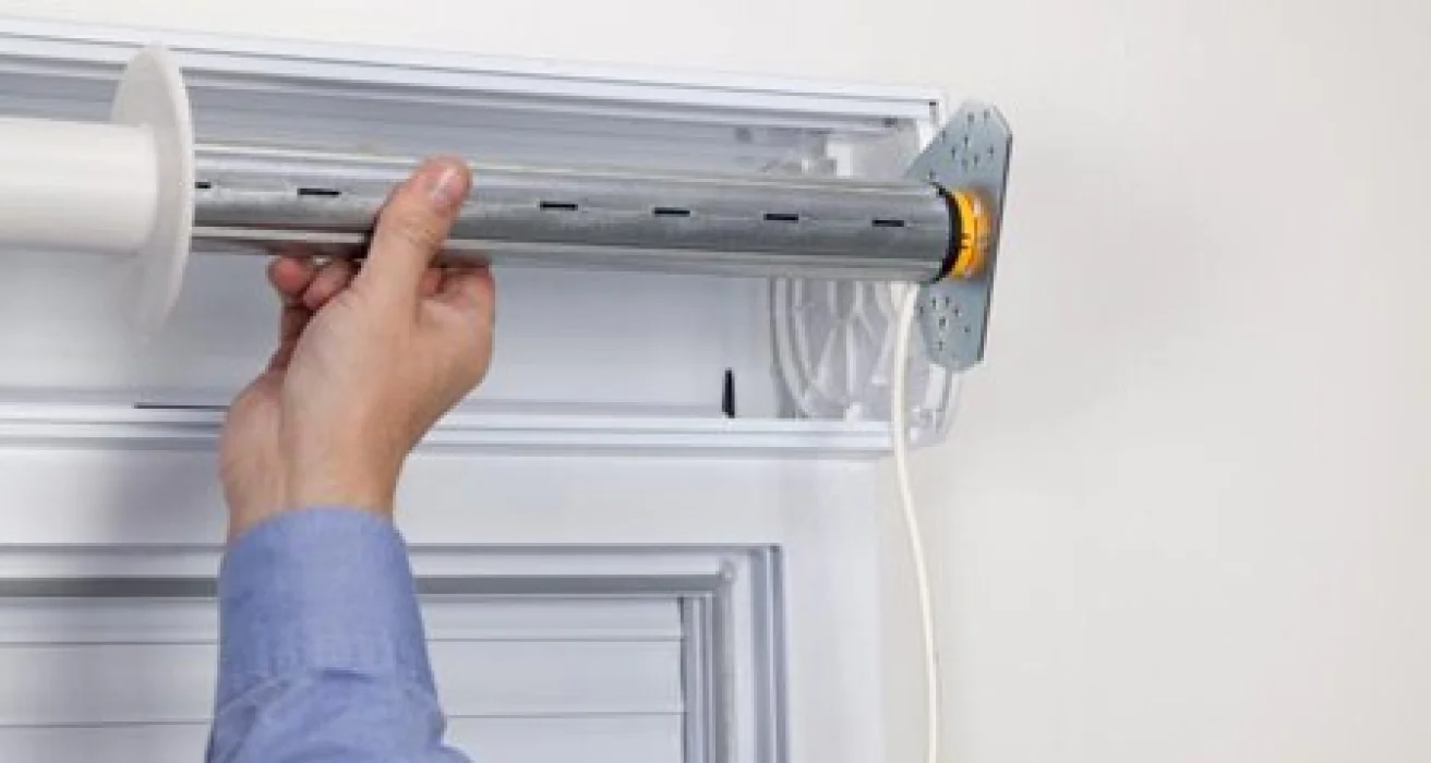 Comment Descendre Un Volet Roulant Électrique Bloqué En Haut ?