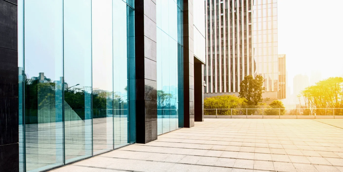 nettoyer des grandes baies vitrées sans faire de traces