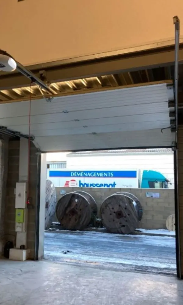 Entretien porte sectionnelle industrielle à Montereau Fault Yonne