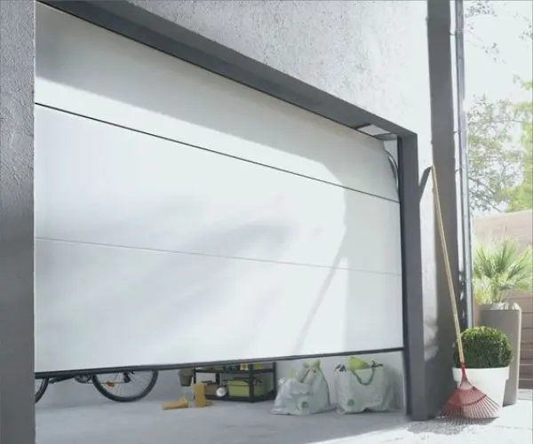 Réparation porte garage sectionnelle à Moissy Cramayel