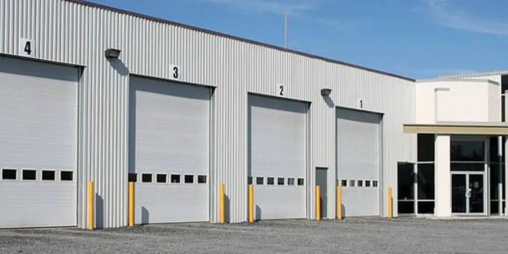 Réparation porte sectionnelle industrielle à serris