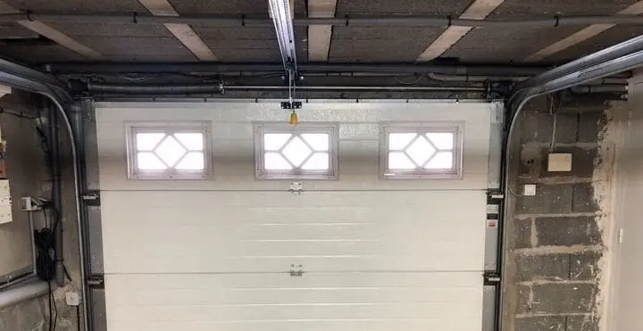 comment-retendre-le-ressorte-de-porte-sectionnelle