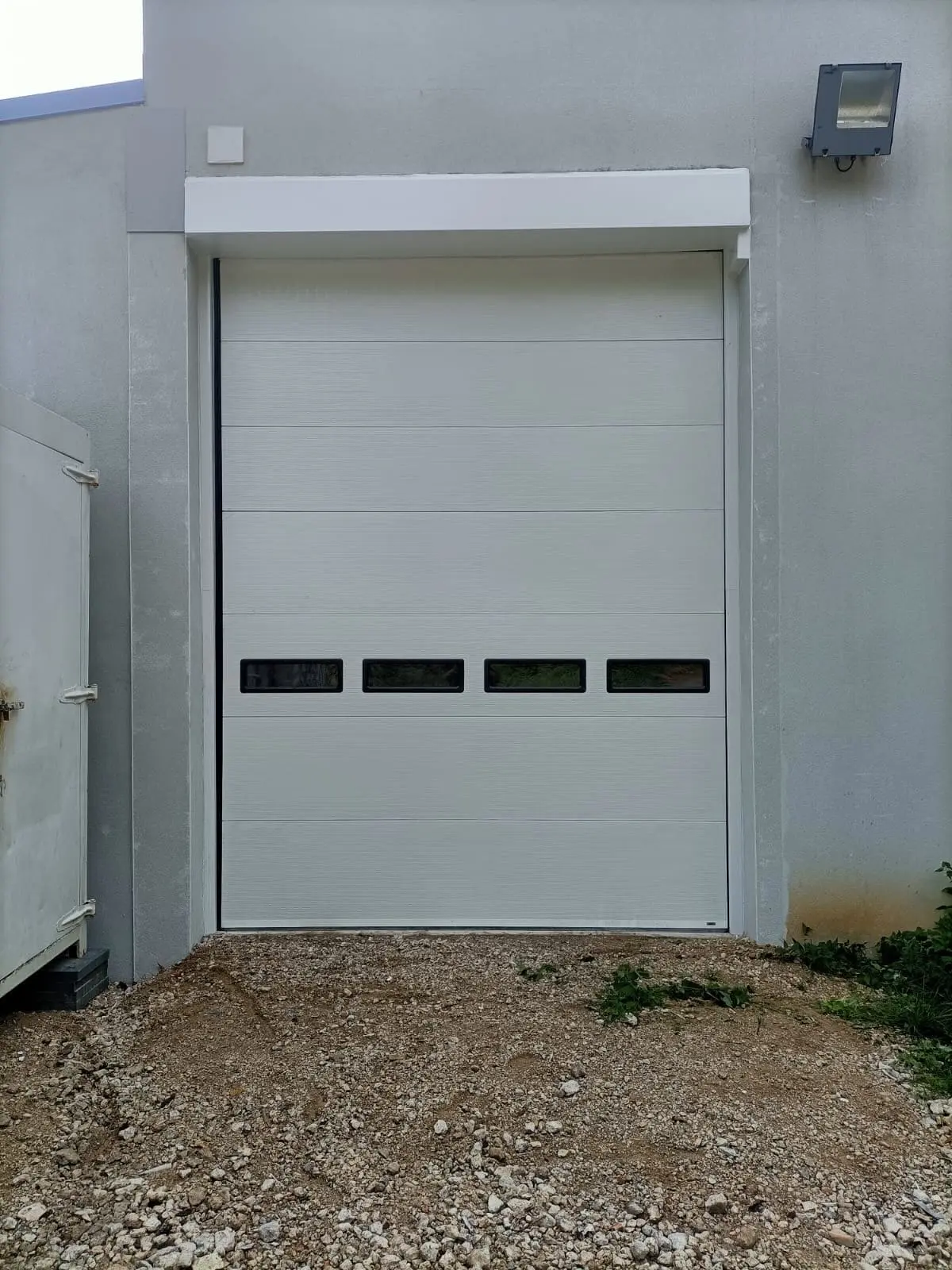 Réparation de porte sectionnelle à Varennes-Jarcy