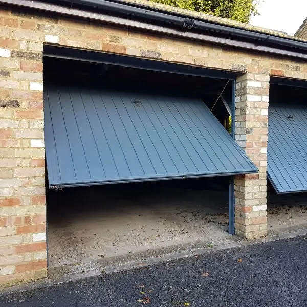 Réparation porte de garage sectionnelle à Santeny