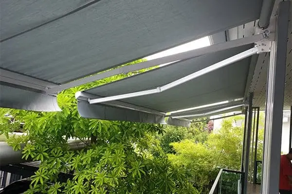 Quelle est la meilleure couleur de toile pour store banne ?