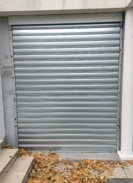 rideau métallique avec des lames neuves