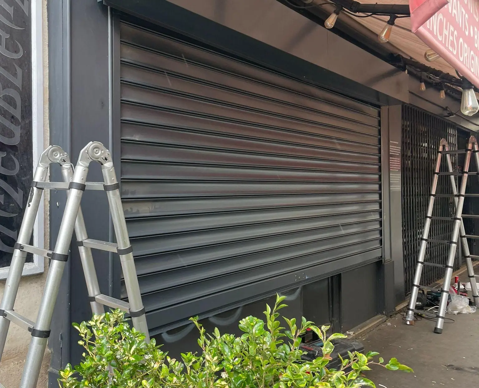 Comment remonter un rideau métallique manuellement