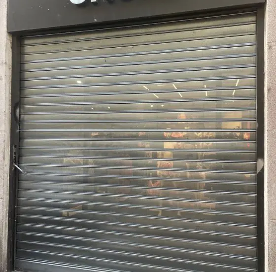 rideau-metallique-a-lame-micro-perfore