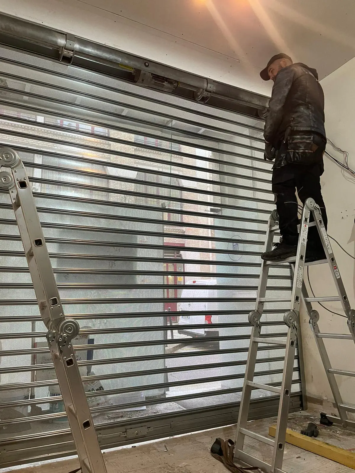 Boîtes à ressort défectueuses avant intervention HBHS à Paris 13