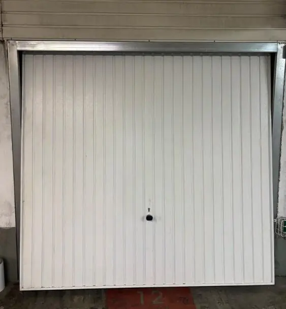 installation porte de garage basculante 