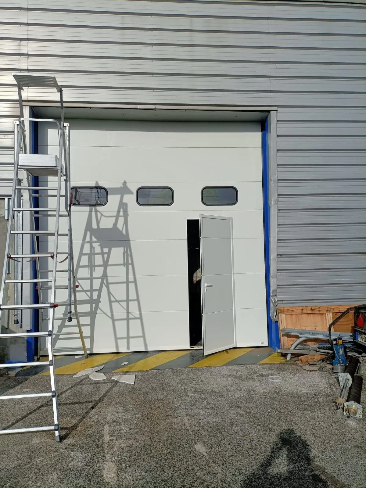 Service d’urgence pour porte de garage bloquée à Boulogne-Billancourt HBHS