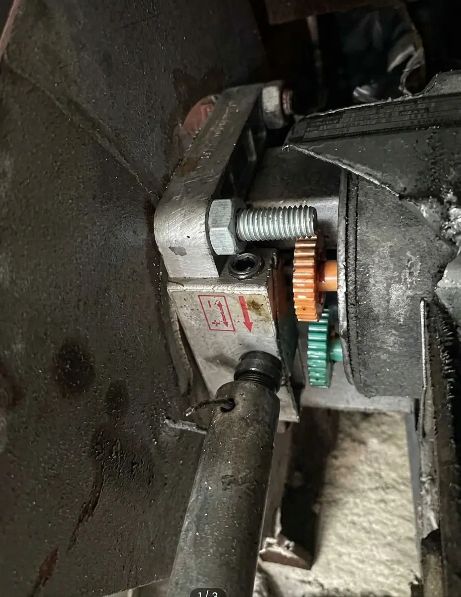 Remplacement-de-moteur-tubulaire-rideau-metallique