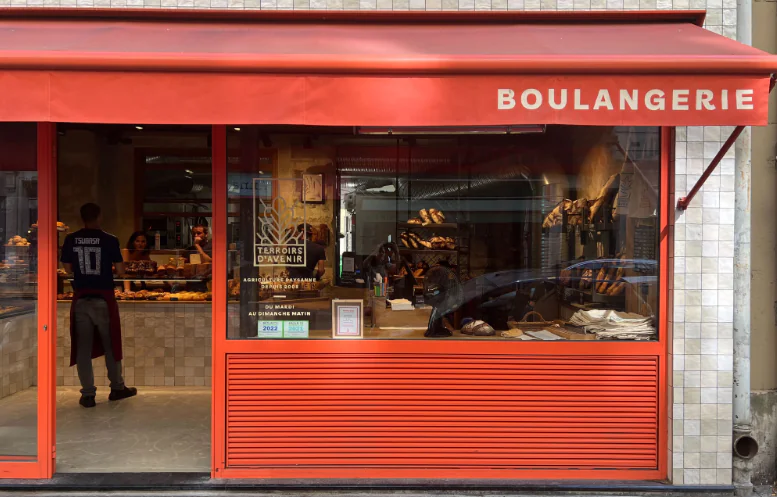 avant remplacement rideau metallique boulangerie